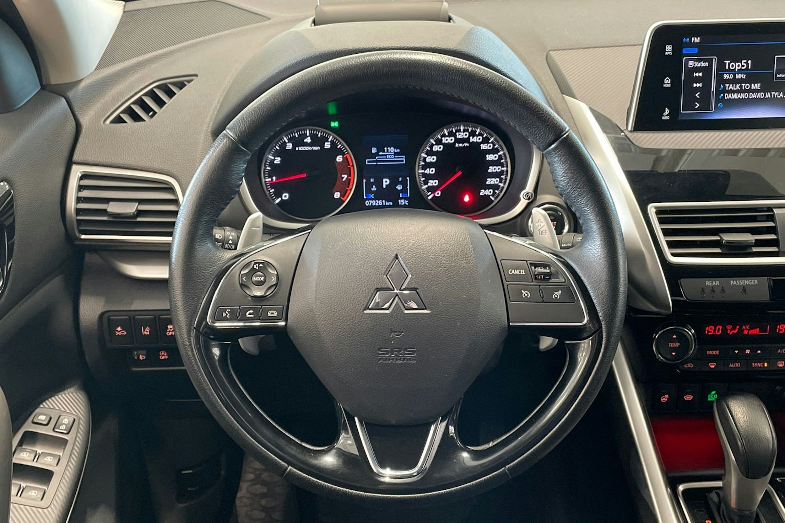 musta Mitsubishi Eclipse Cross 2020 kuva 15.