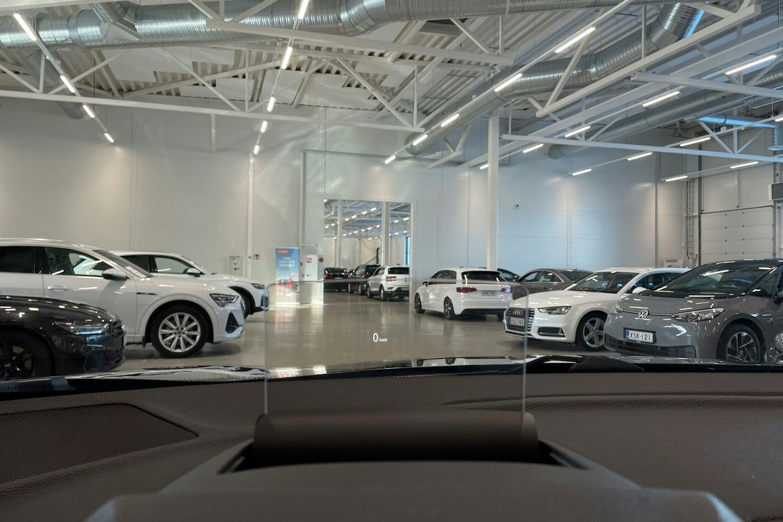 musta Mitsubishi Eclipse Cross 2020 kuva 18.