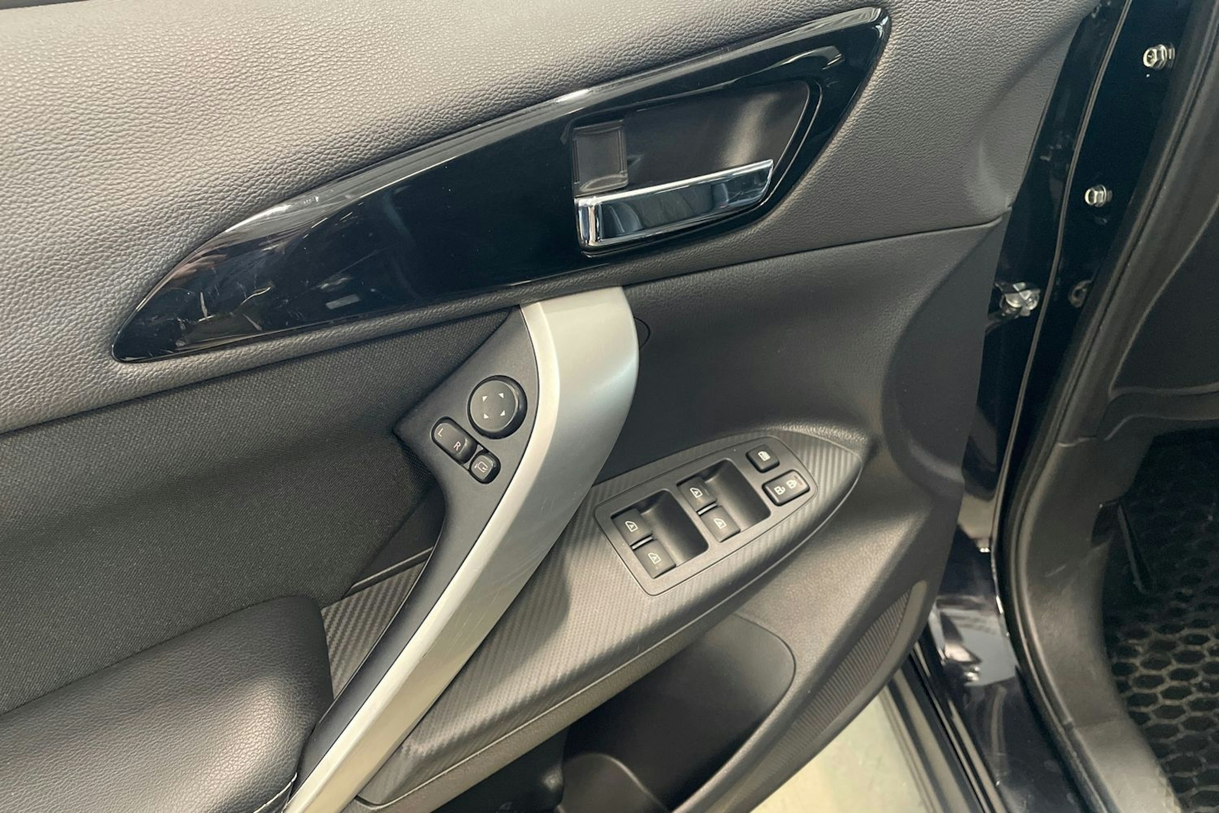 musta Mitsubishi Eclipse Cross 2020 kuva 28.