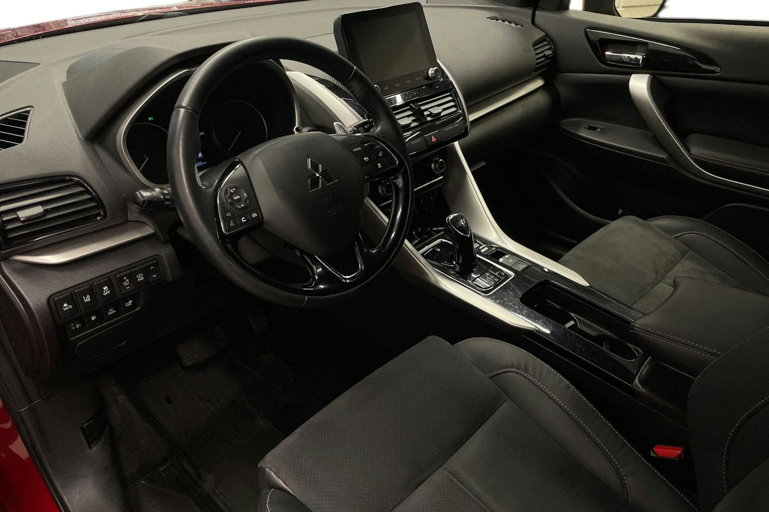 punainen Mitsubishi Eclipse Cross 2021 kuva 6.