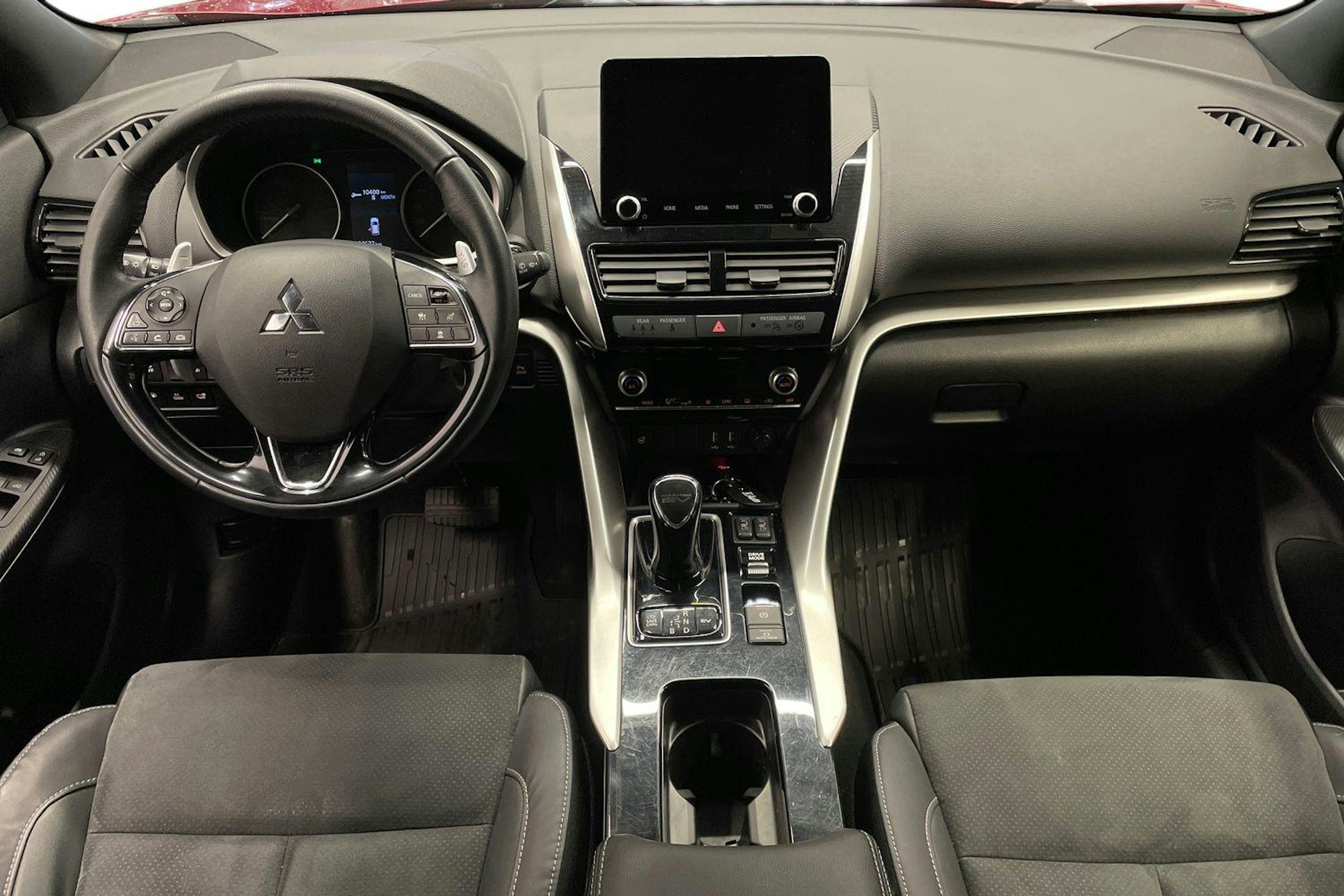 punainen Mitsubishi Eclipse Cross 2021 kuva 7.