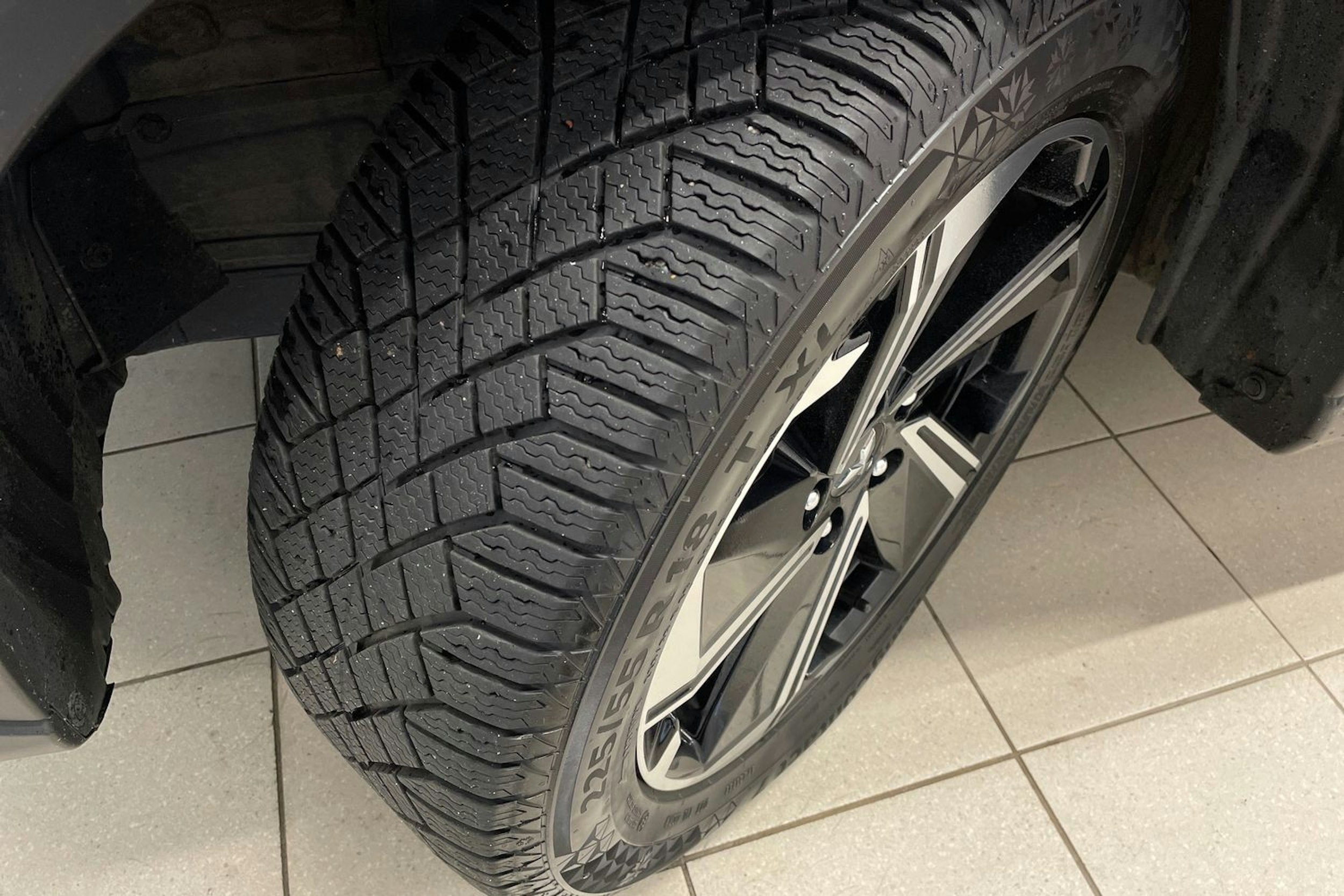 punainen Mitsubishi Eclipse Cross 2021 kuva 10.