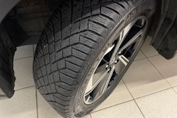 punainen Mitsubishi Eclipse Cross 2021 kuva 10.