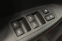 punainen Mitsubishi Eclipse Cross 2021 kuva 11.