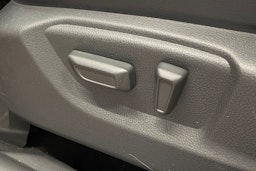 punainen Mitsubishi Eclipse Cross 2021 kuva 12.