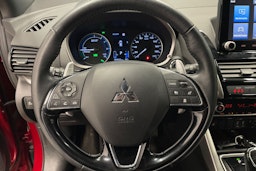 punainen Mitsubishi Eclipse Cross 2021 kuva 14.