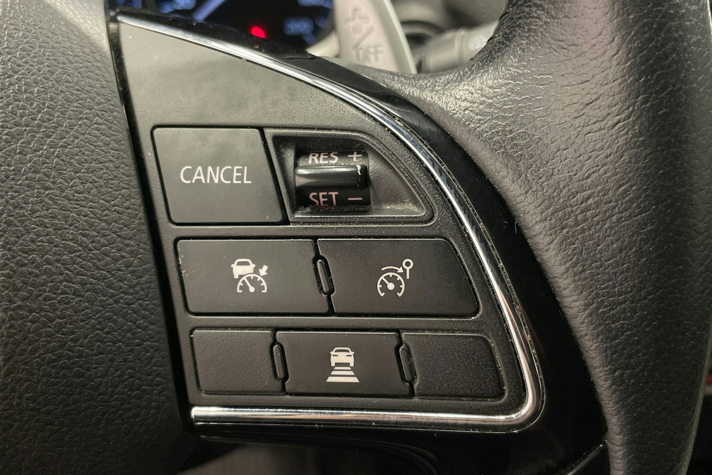 punainen Mitsubishi Eclipse Cross 2021 kuva 16.