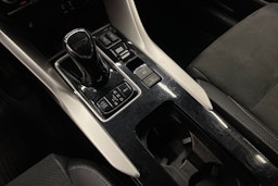 punainen Mitsubishi Eclipse Cross 2021 kuva 17.