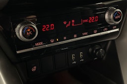 punainen Mitsubishi Eclipse Cross 2021 kuva 18.