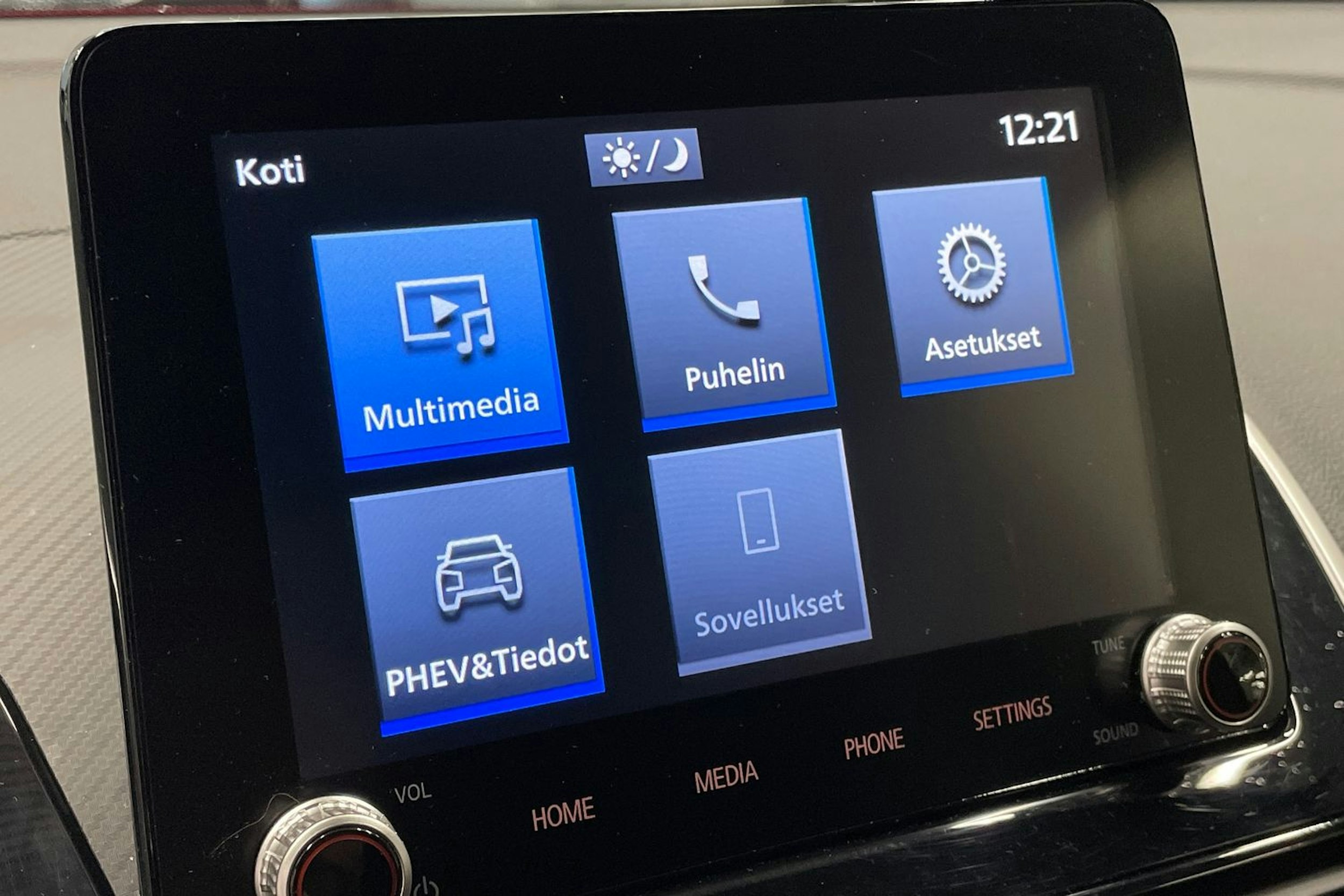 punainen Mitsubishi Eclipse Cross 2021 kuva 19.