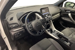 valkoinen Mitsubishi Eclipse Cross 2021 kuva 7.