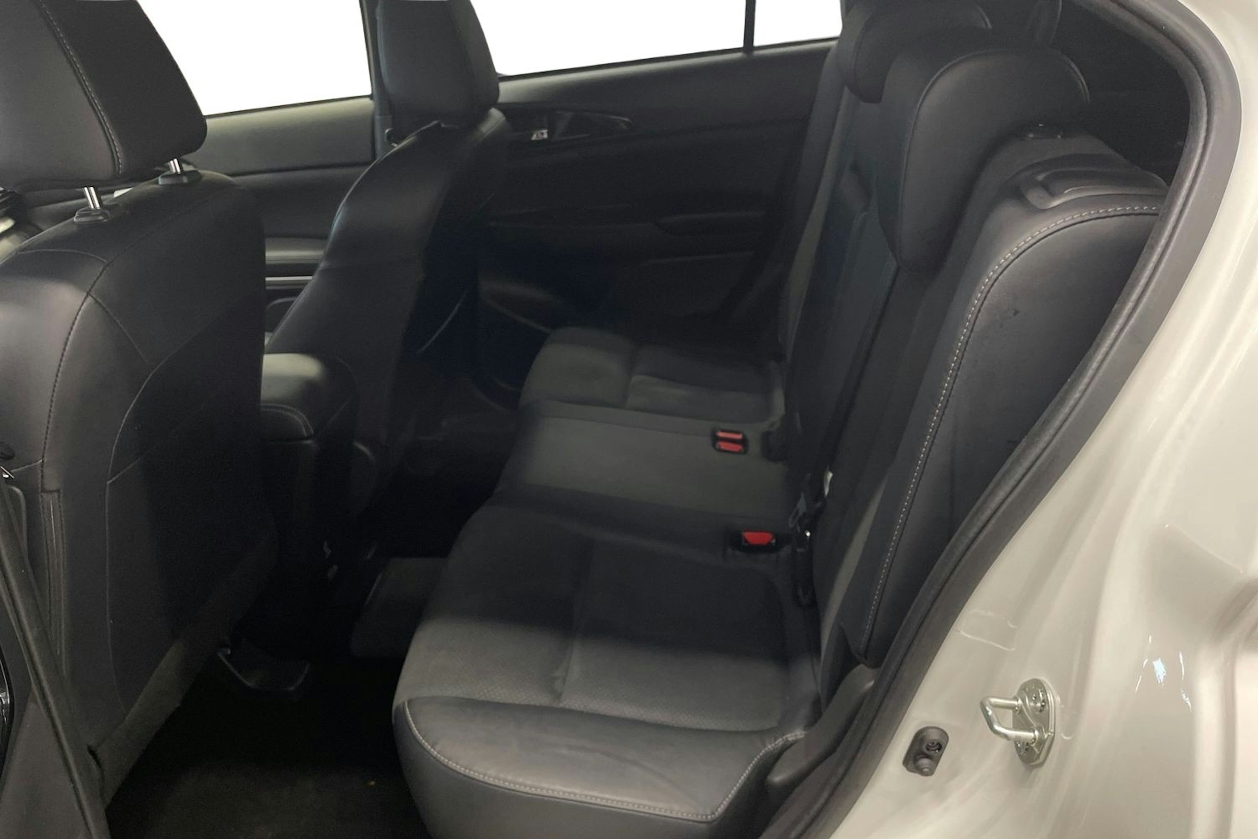 valkoinen Mitsubishi Eclipse Cross 2021 kuva 10.