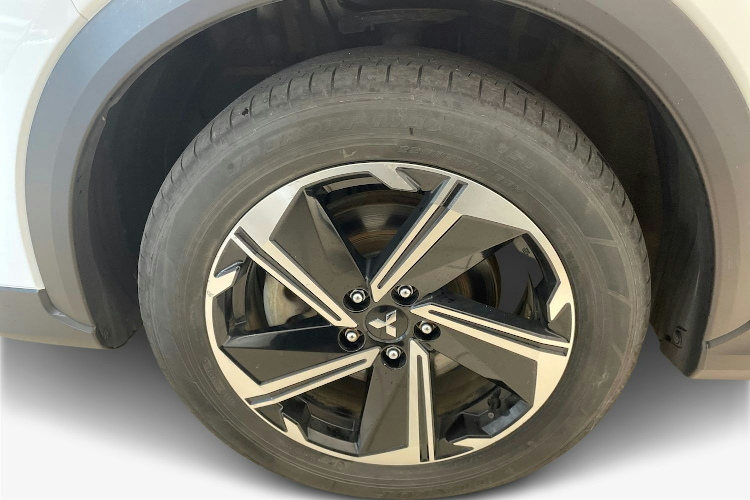 valkoinen Mitsubishi Eclipse Cross 2021 kuva 11.