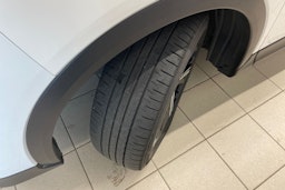 valkoinen Mitsubishi Eclipse Cross 2021 kuva 13.