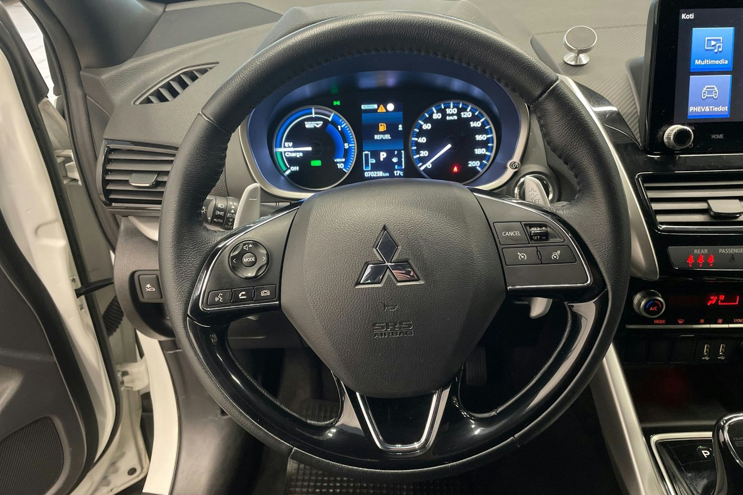 valkoinen Mitsubishi Eclipse Cross 2021 kuva 14.