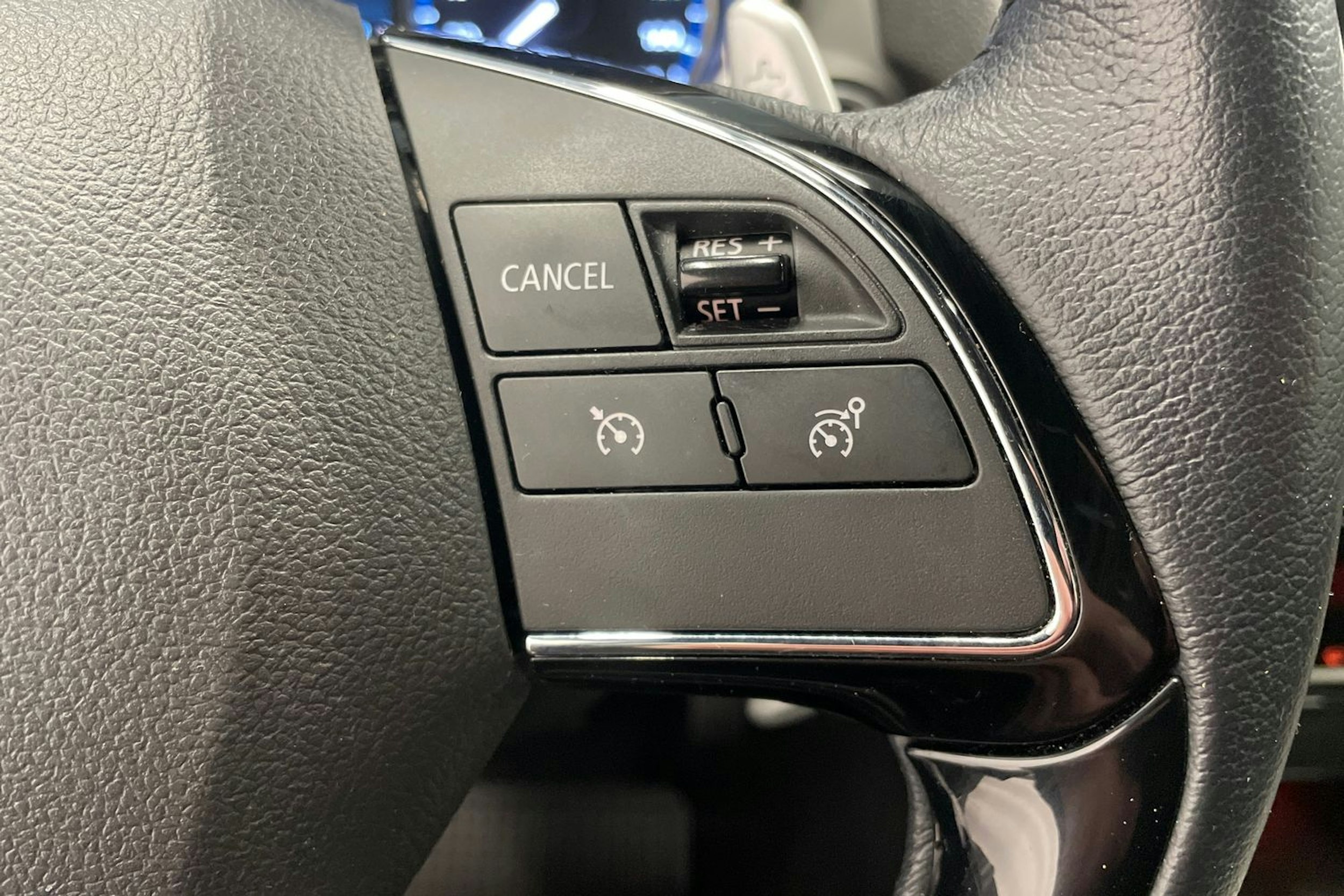 valkoinen Mitsubishi Eclipse Cross 2021 kuva 15.