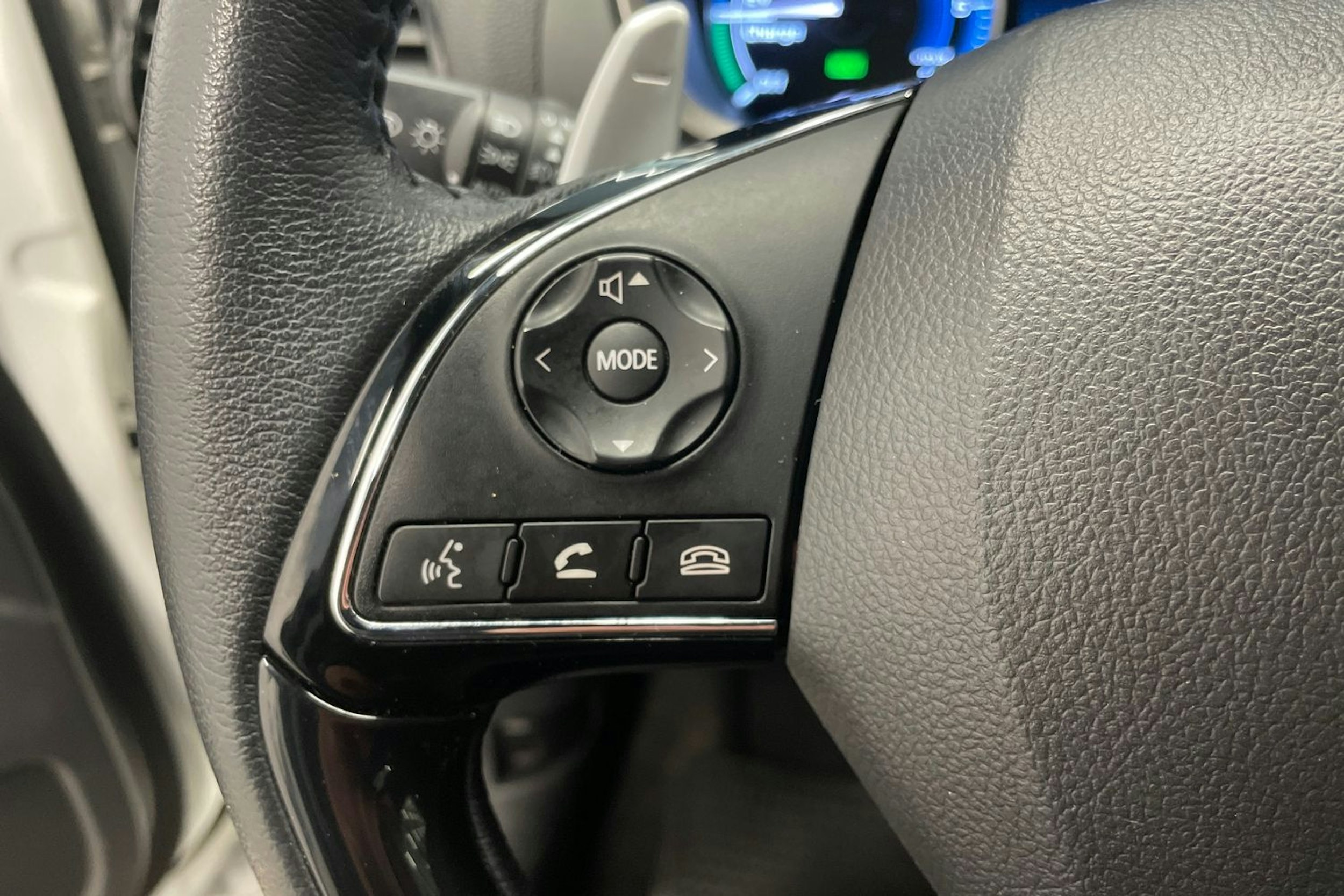 valkoinen Mitsubishi Eclipse Cross 2021 kuva 16.