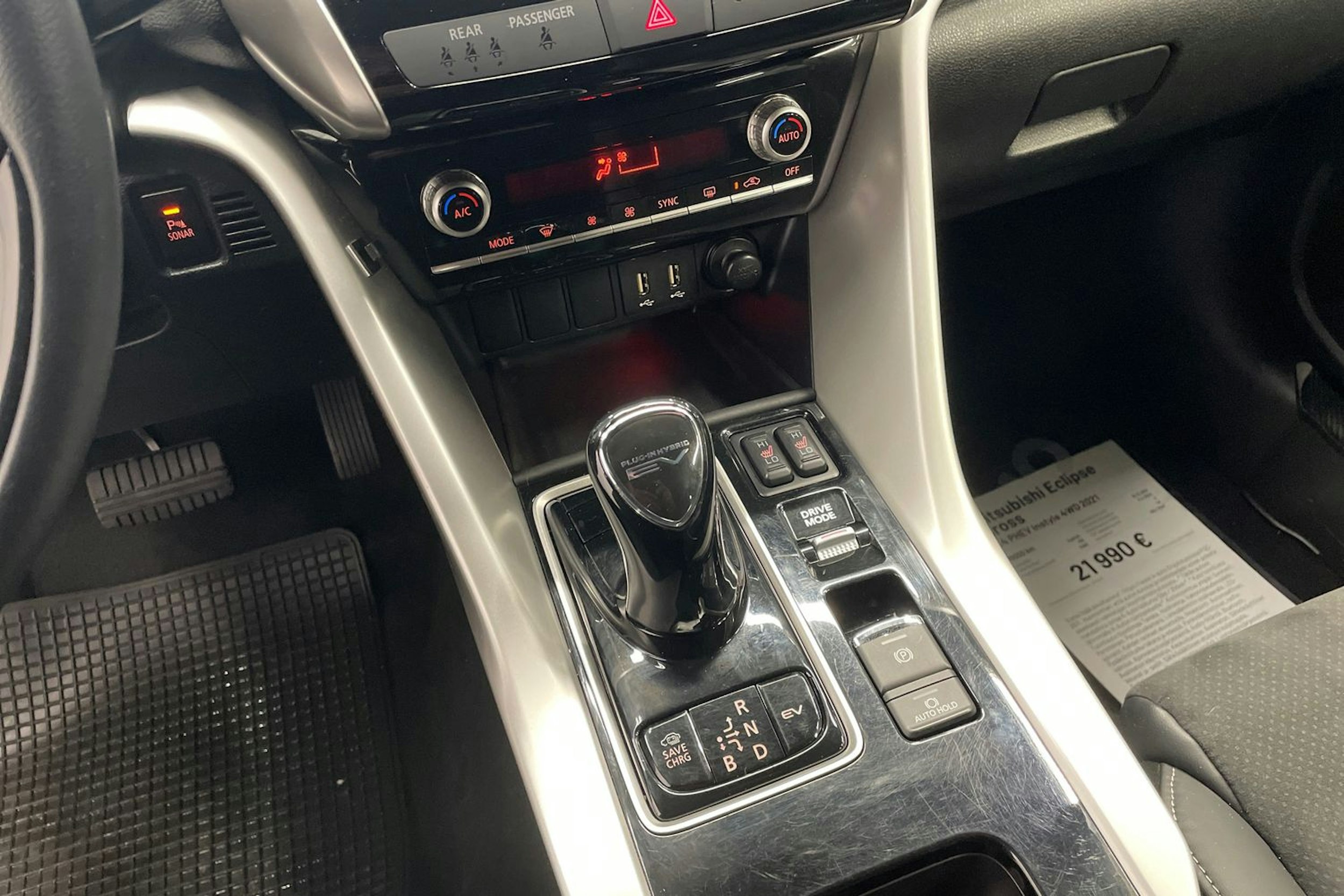 valkoinen Mitsubishi Eclipse Cross 2021 kuva 17.