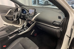 valkoinen Mitsubishi Eclipse Cross 2021 kuva 22.