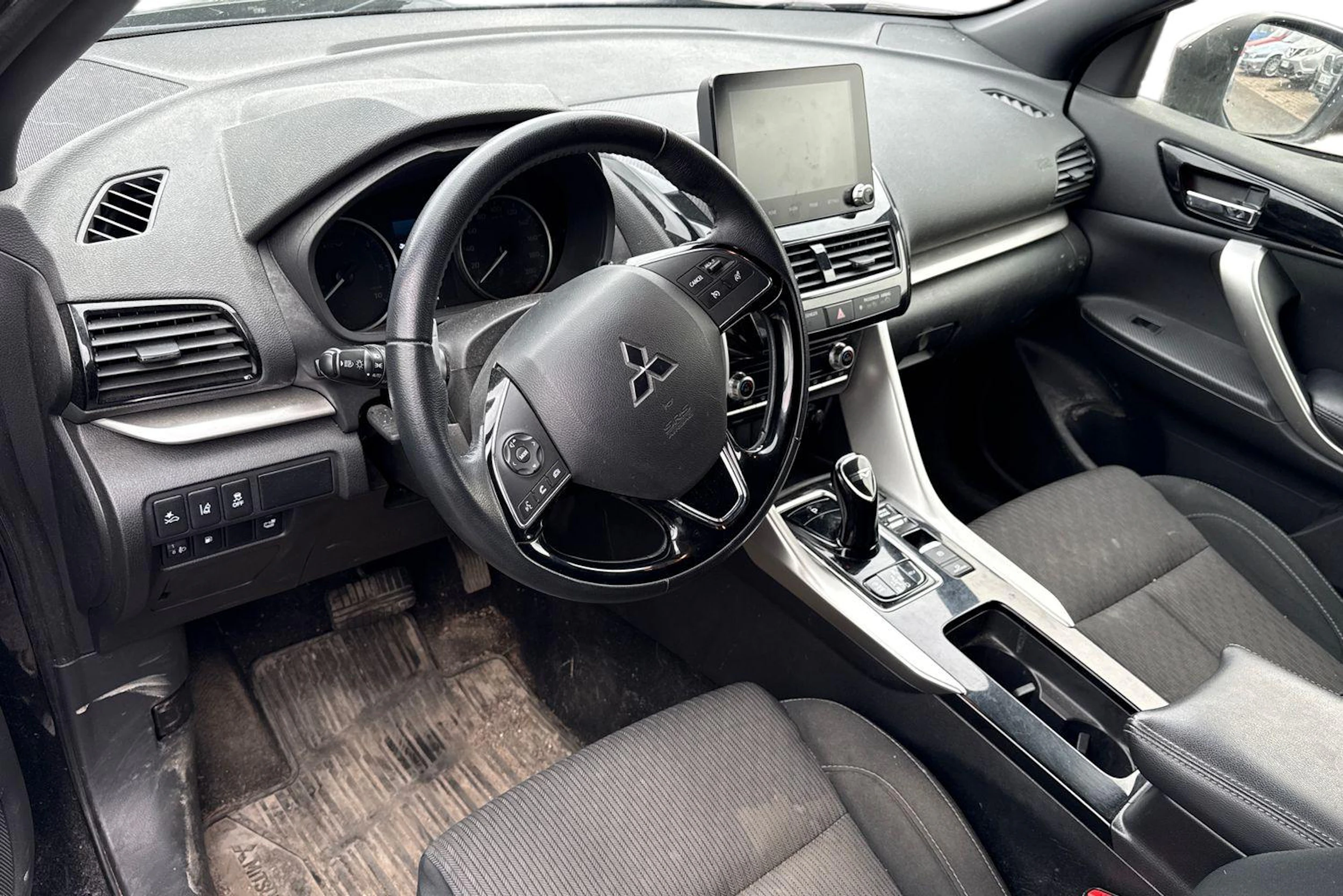 musta Mitsubishi Eclipse Cross 2021 kuva 3.