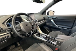 sininen Mitsubishi Eclipse Cross 2021 kuva 3.