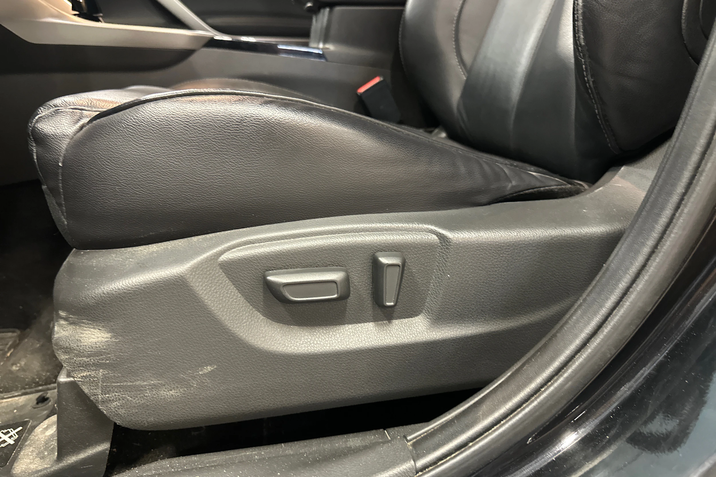 musta Mitsubishi Eclipse Cross 2021 kuva 5.