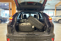 musta Mitsubishi Eclipse Cross 2021 kuva 6.