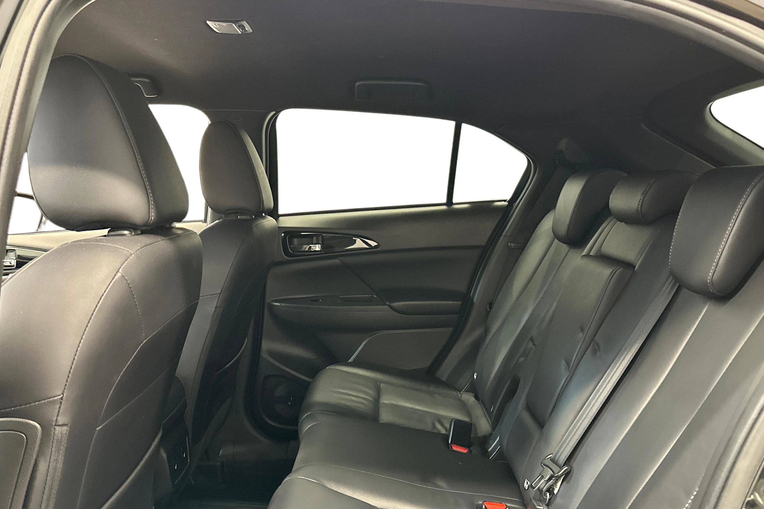 musta Mitsubishi Eclipse Cross 2021 kuva 8.