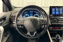 musta Mitsubishi Eclipse Cross 2021 kuva 12.