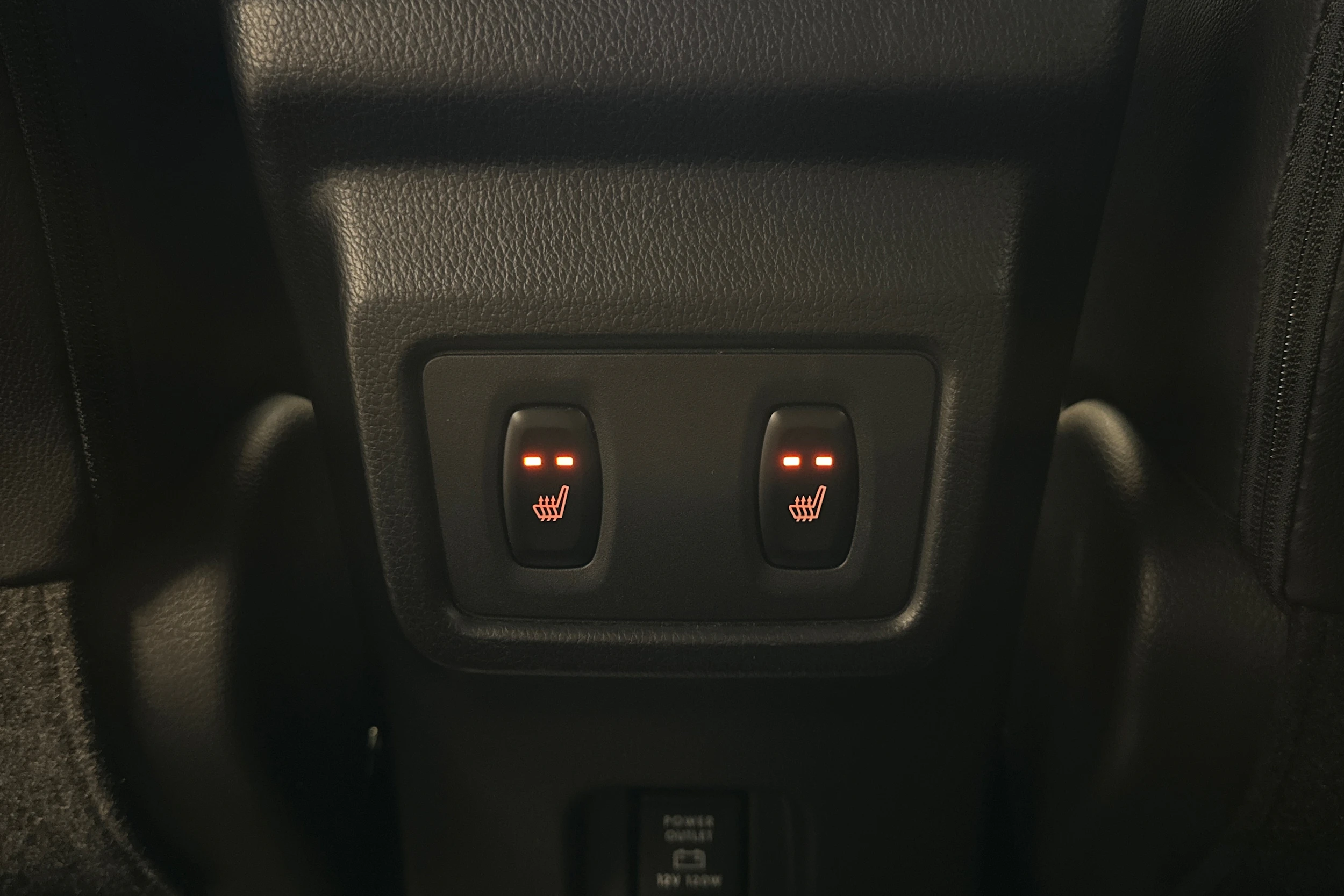 musta Mitsubishi Eclipse Cross 2021 kuva 23.