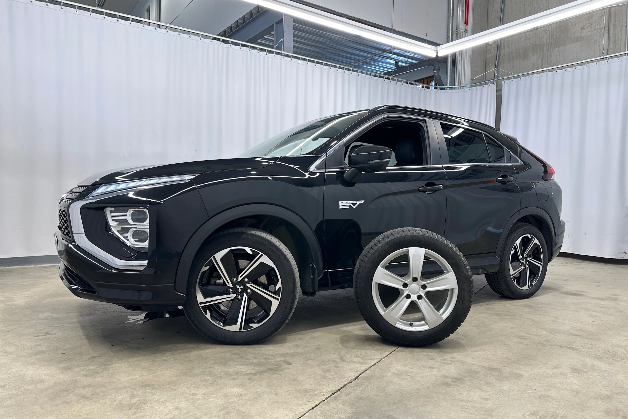 musta Mitsubishi Eclipse Cross 2021 kuva 26.