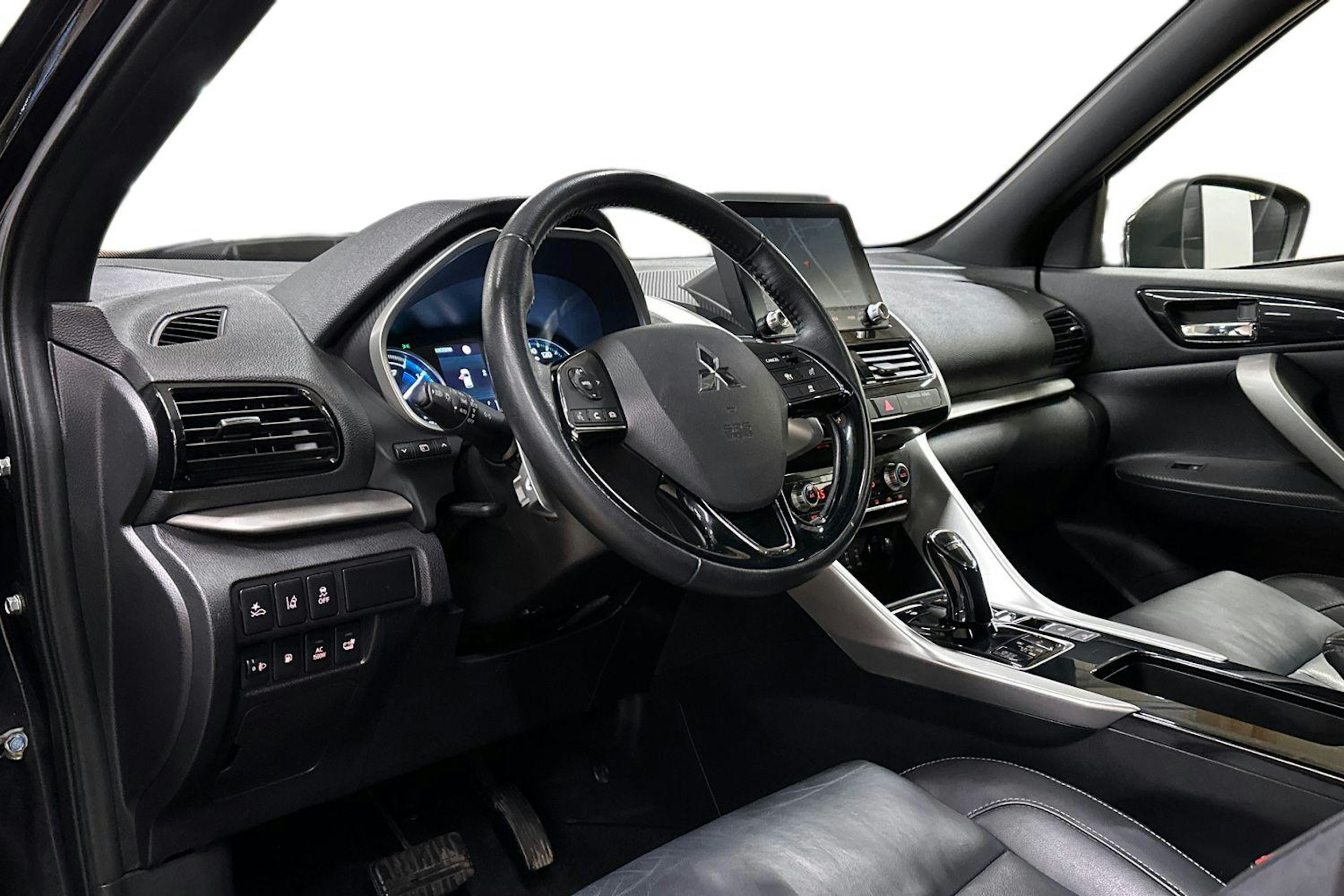 musta Mitsubishi Eclipse Cross 2021 kuva 7.