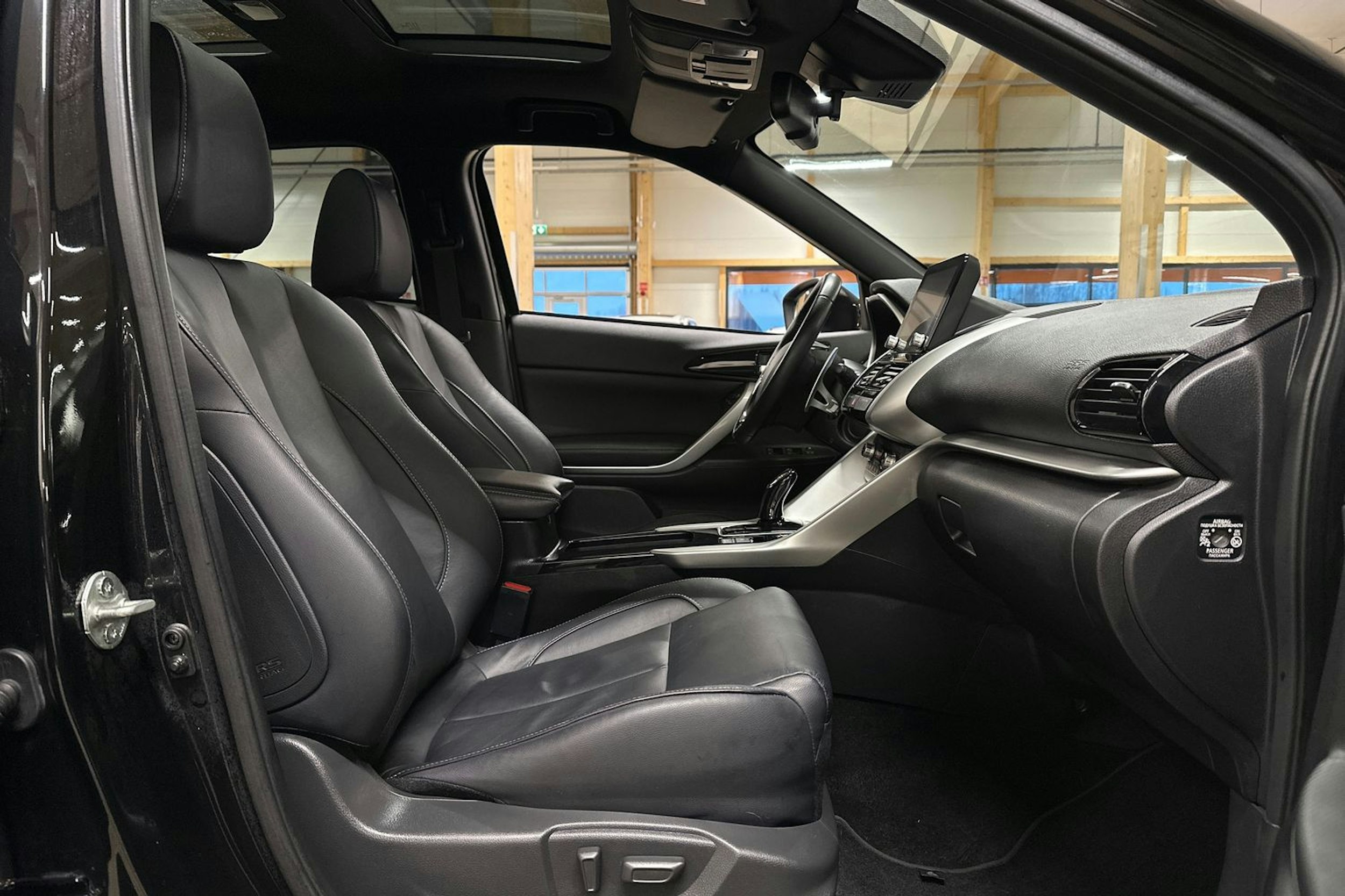 musta Mitsubishi Eclipse Cross 2021 kuva 14.