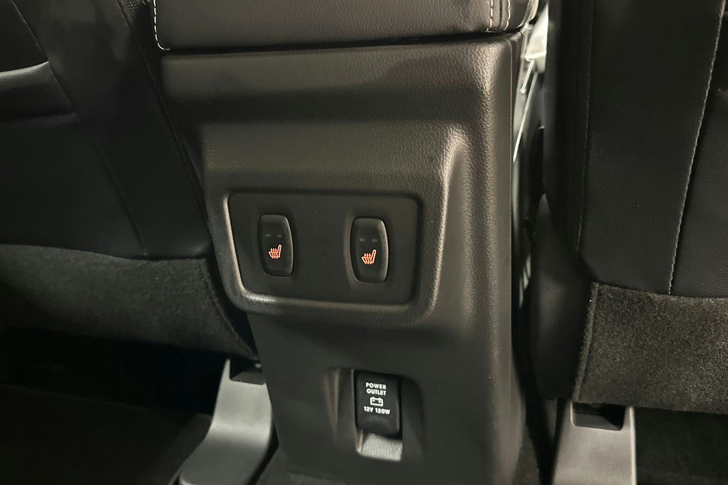 musta Mitsubishi Eclipse Cross 2021 kuva 15.