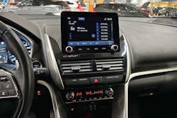 musta Mitsubishi Eclipse Cross 2021 kuva 21.