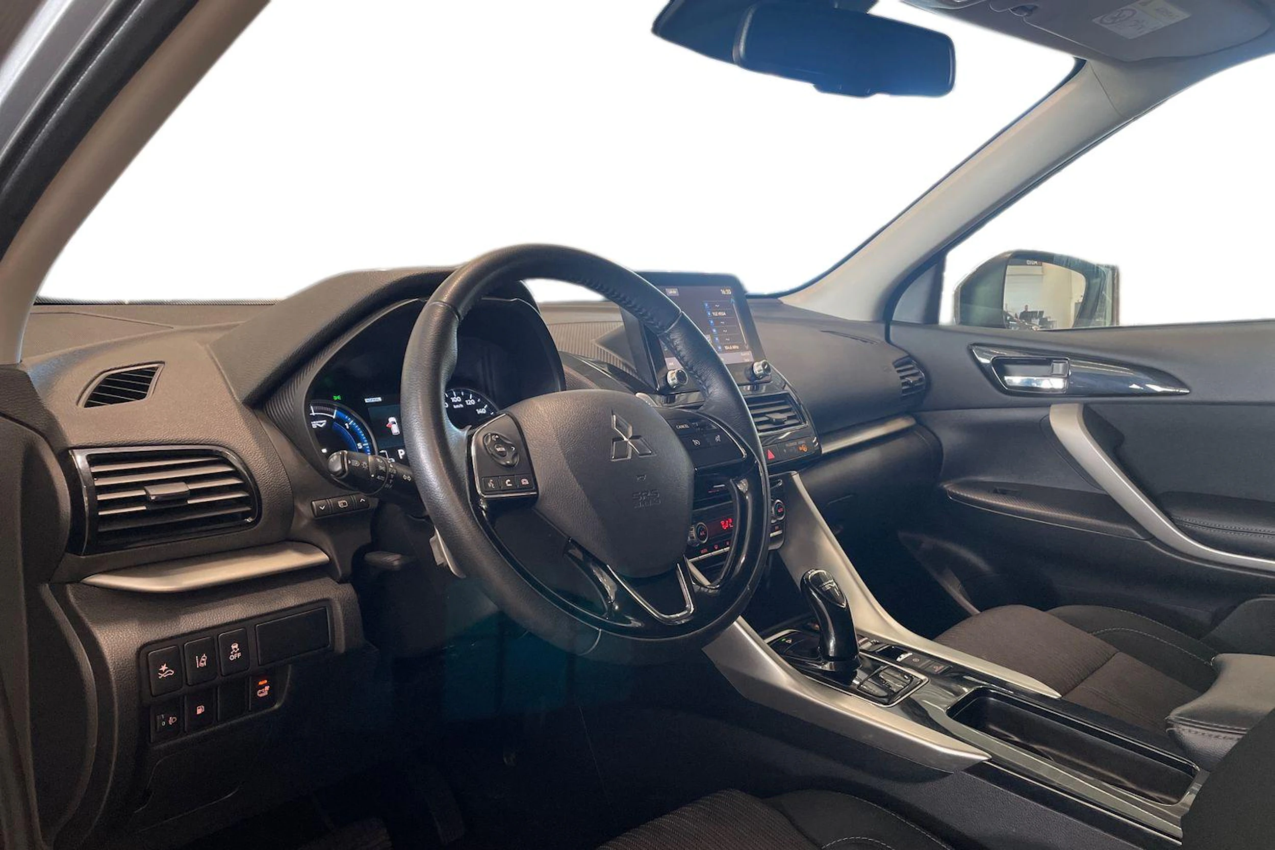 harmaa Mitsubishi Eclipse Cross 2022 kuva 8.