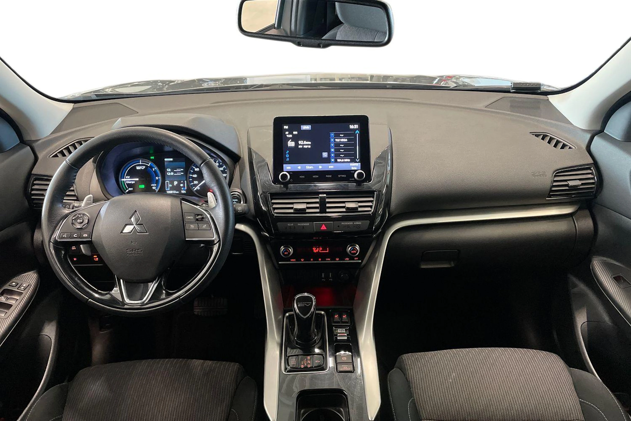 harmaa Mitsubishi Eclipse Cross 2022 kuva 9.