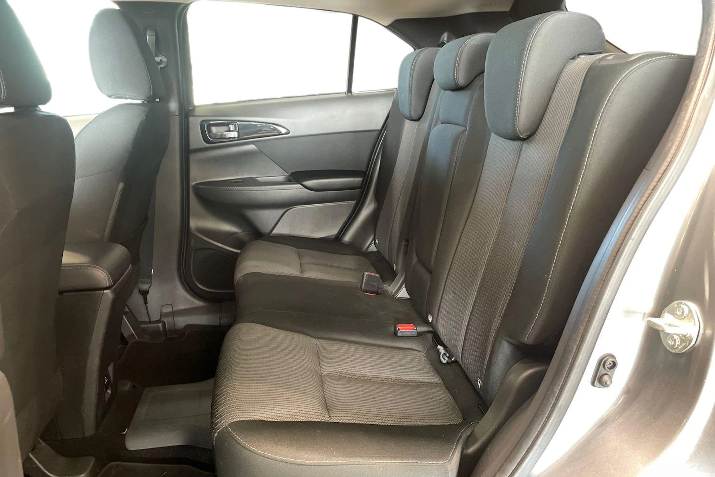 harmaa Mitsubishi Eclipse Cross 2022 kuva 11.