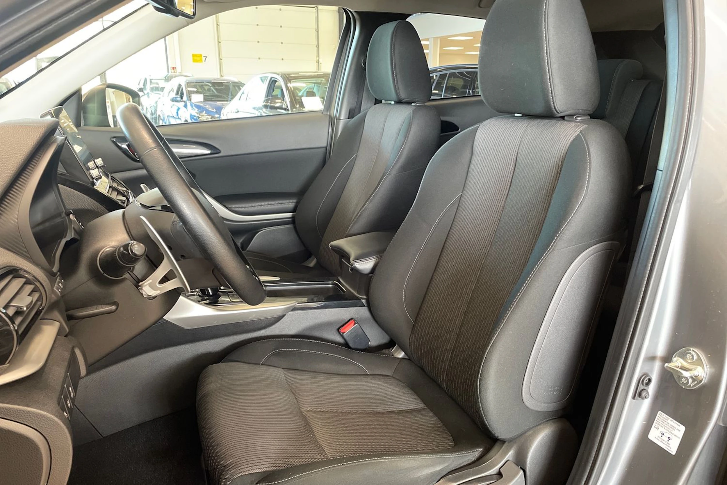 harmaa Mitsubishi Eclipse Cross 2022 kuva 15.