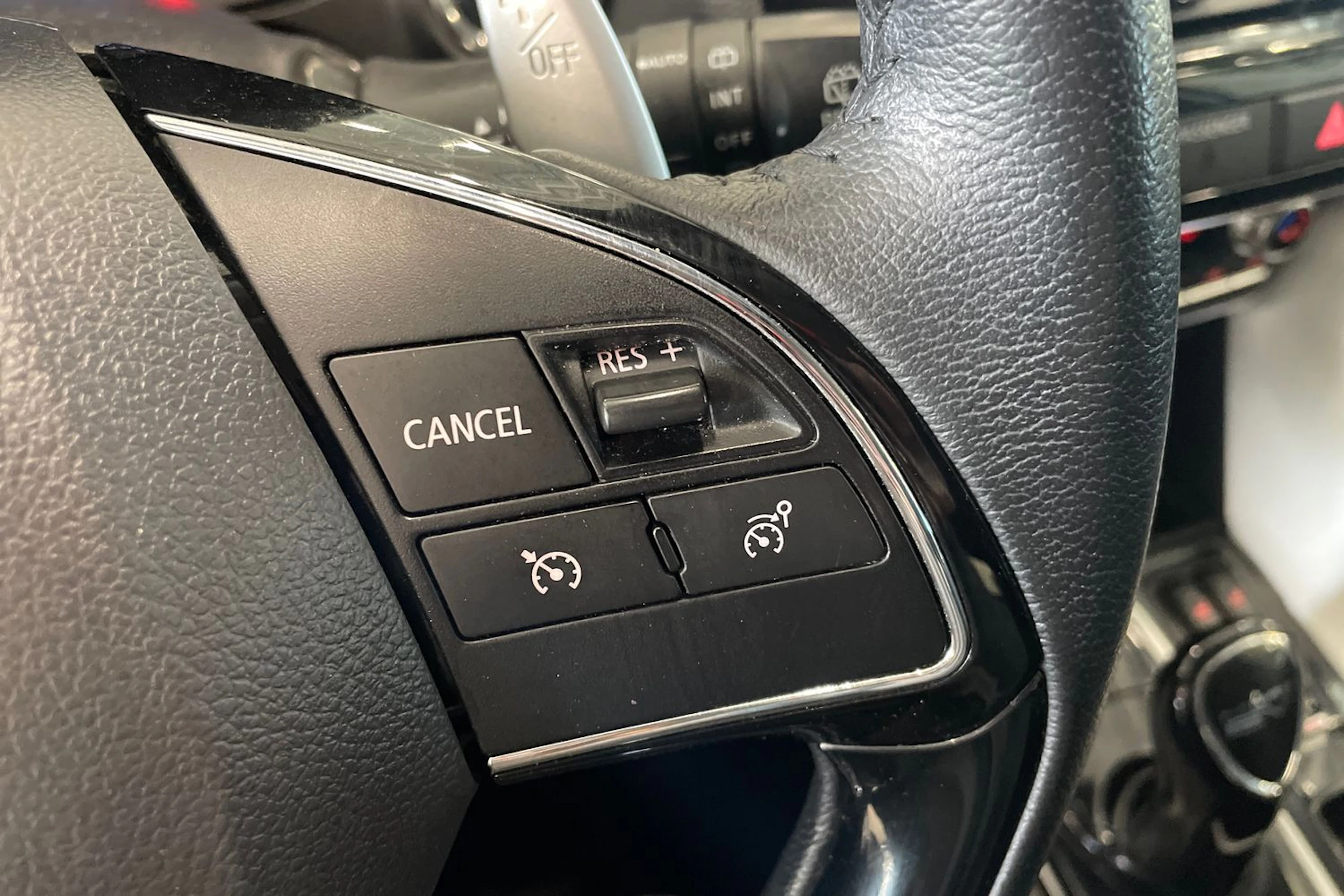 harmaa Mitsubishi Eclipse Cross 2022 kuva 18.