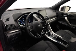 punainen Mitsubishi Eclipse Cross 2022 kuva 3.