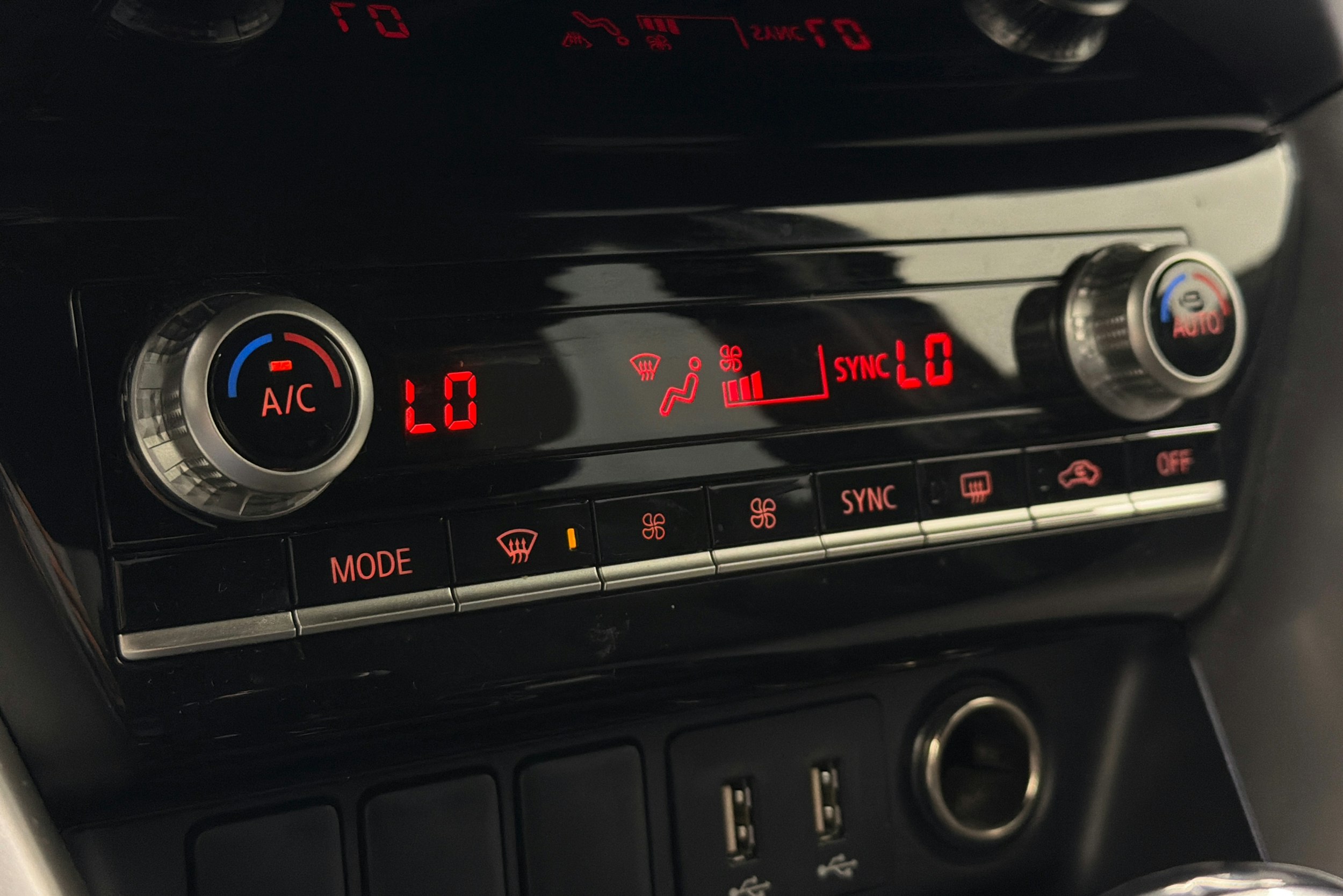 musta Mitsubishi Eclipse Cross 2021 kuva 23.