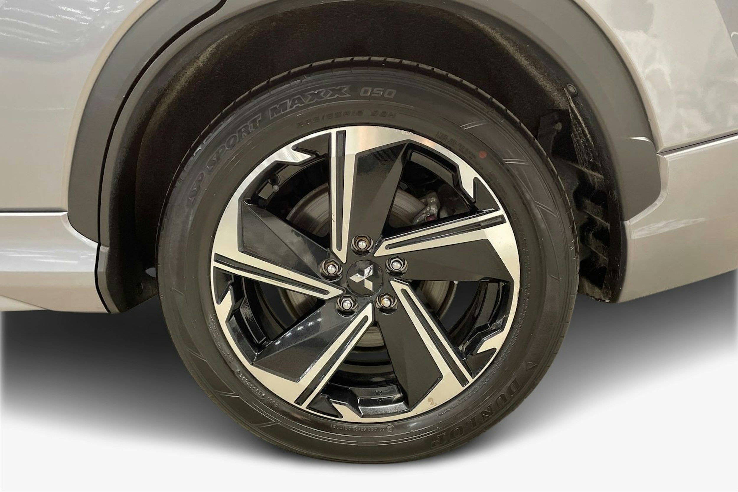 harmaa Mitsubishi Eclipse Cross 2023 kuva 11.
