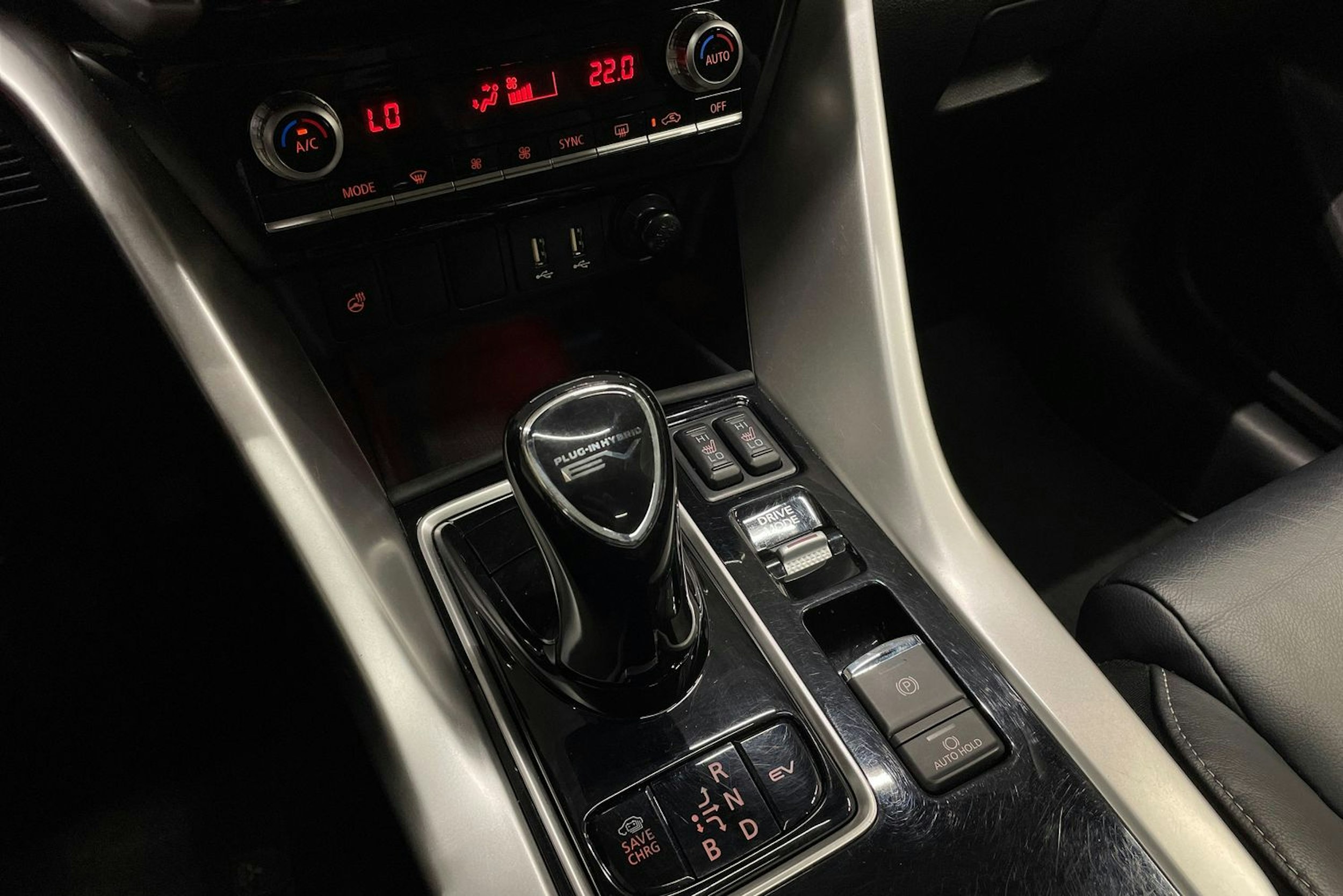 harmaa Mitsubishi Eclipse Cross 2023 kuva 19.