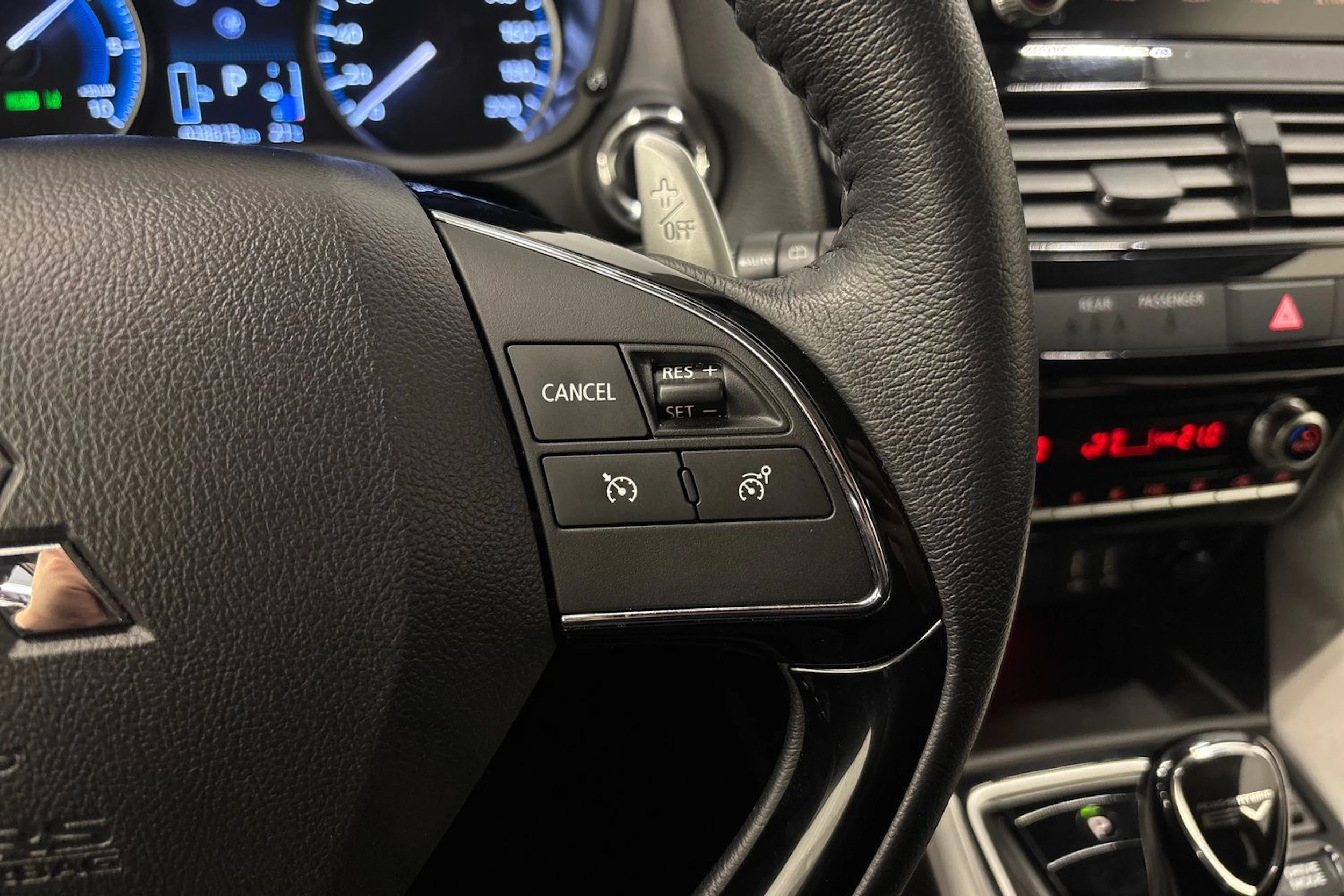 musta Mitsubishi Eclipse Cross 2023 kuva 14.