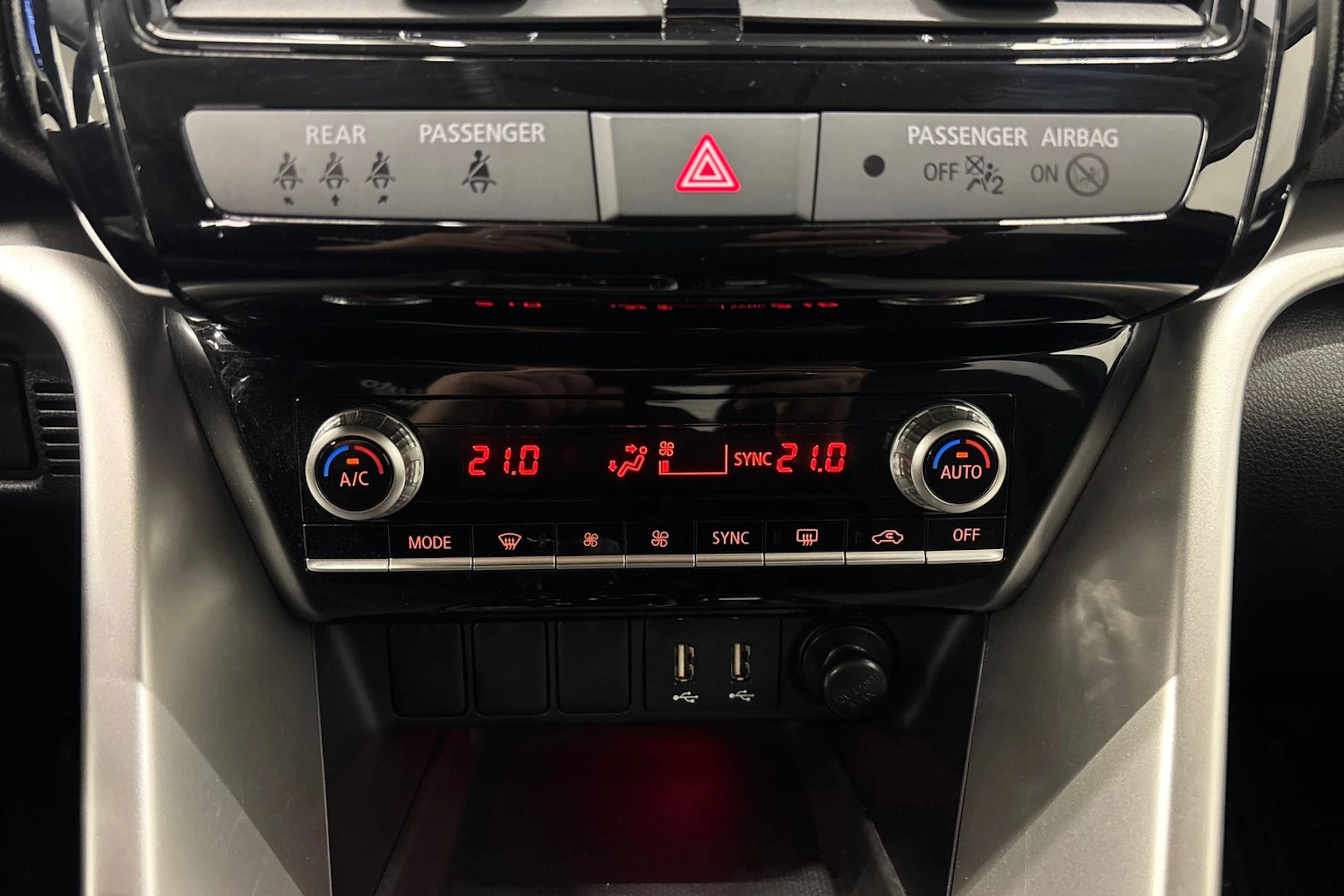 musta Mitsubishi Eclipse Cross 2023 kuva 18.