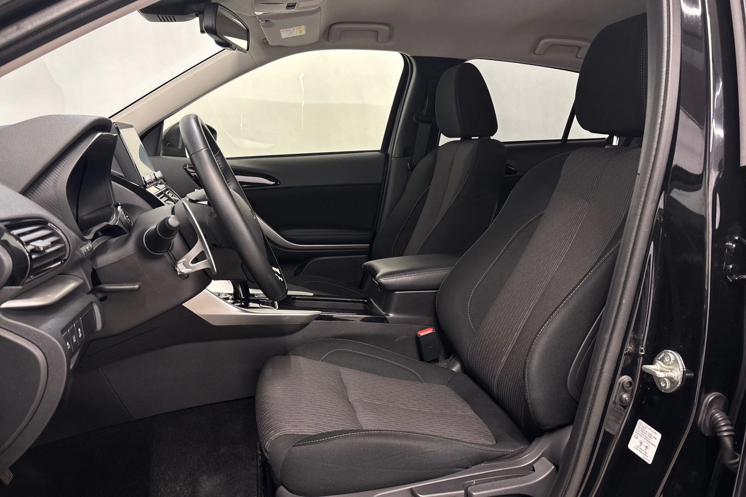 musta Mitsubishi Eclipse Cross 2023 kuva 21.