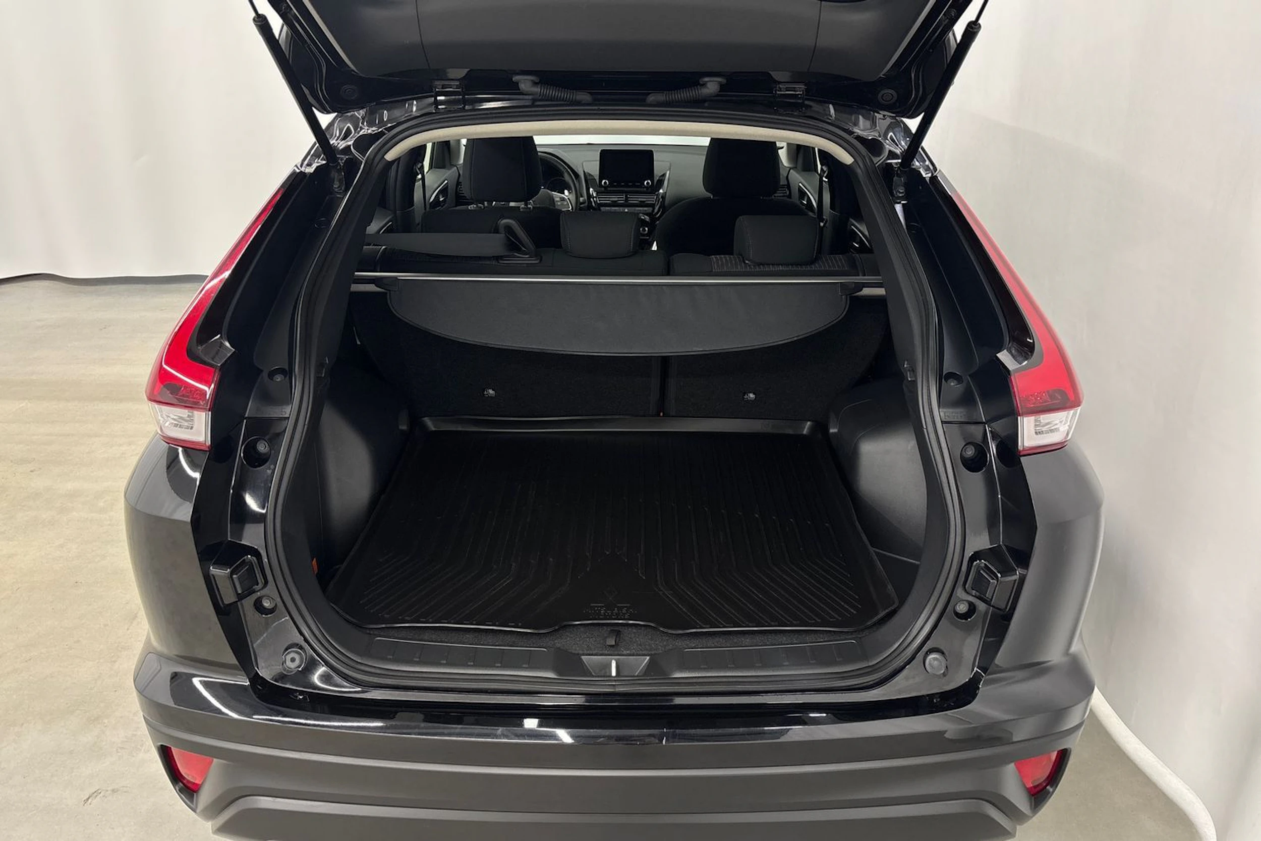 musta Mitsubishi Eclipse Cross 2023 kuva 23.