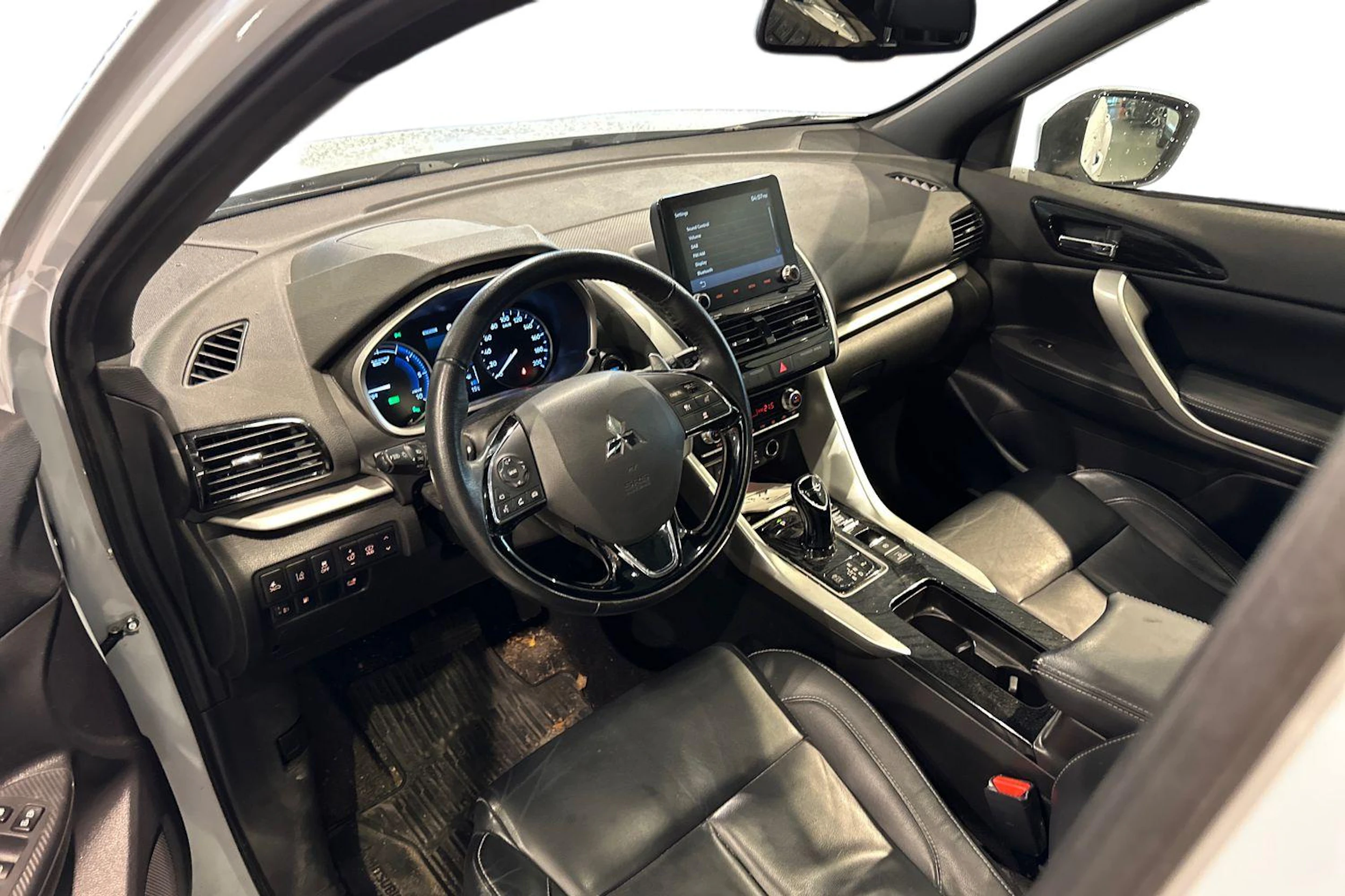 valkoinen Mitsubishi Eclipse Cross 2023 kuva 3.