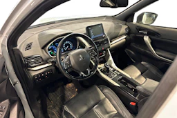valkoinen Mitsubishi Eclipse Cross 2023 kuva 3.